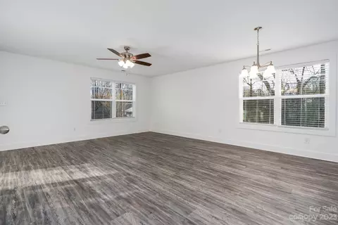 1392 15th Ne Ave NE, Hickory, NC 28601 photo 5