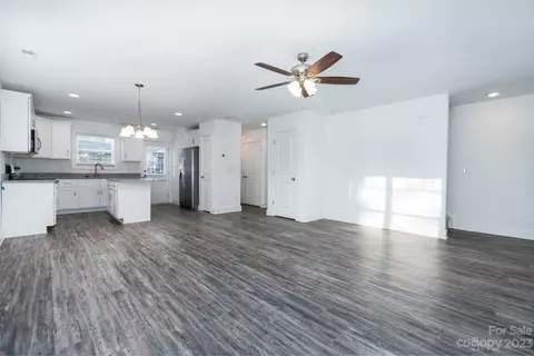 1392 15th Ne Ave NE, Hickory, NC 28601 photo 3