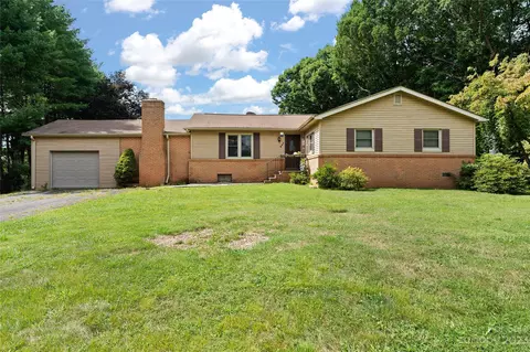 371 Justice Ridge Rd, Candler, NC 28715
