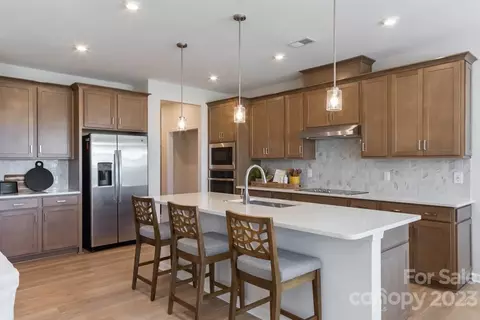 5806 Strathmore Ct, Charlotte, NC 28215