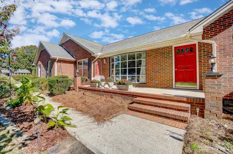 101 Hannon Dr, Dallas, NC 28034