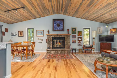 110 Gawanv Ct, Brevard, NC 28712