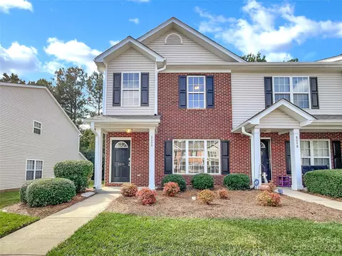 8050 Stoneham Ct, Matthews, NC 28105
