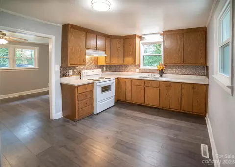 116 Douglas Dr, Morganton, NC 28655 photo 3