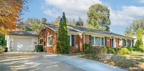 108 Oakwood St, Morganton, NC 28655