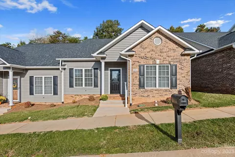 4214 Pickering Dr, Hickory, NC 28602