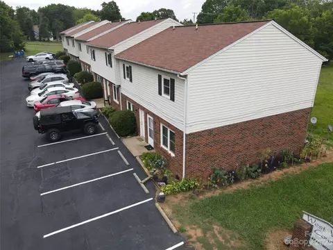 1320 7th Sw Ave SW, Hickory, NC 28602