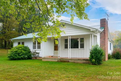 21 Marys Ln, Candler, NC 28715