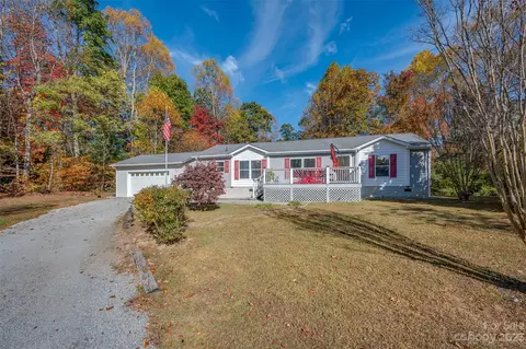 366 Sunrise Ridge Dr, Hendersonville, NC 28792