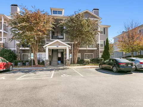 900 Vista Lake 2 Dr #2, Candler, NC 28715