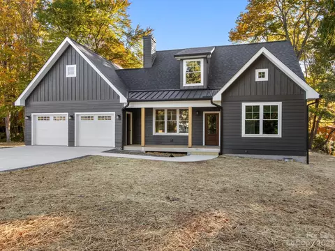 24 Oakbrook Rd, Fletcher, NC 28732
