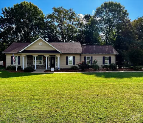 137 Debbie E Ln E, Statesville, NC 28625
