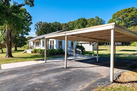 120 9th Se Ave SE, Conover, NC 28613 photo 4