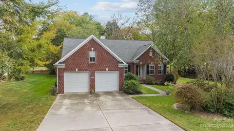 7602 Hogans Bluff Ln, Mint Hill, NC 28227