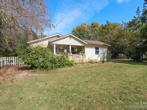 529 Hyder Allen Ln, Hendersonville, NC 28792