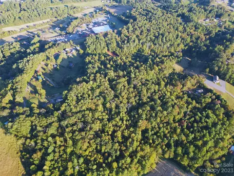 000 Hickory Dr, Mars Hill, NC 28754