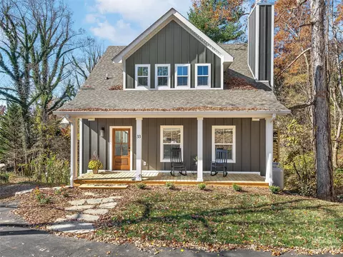 33 S College St, Weaverville, NC 28787