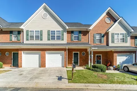 7811 Lennoxshire Ln, Charlotte, NC 28210