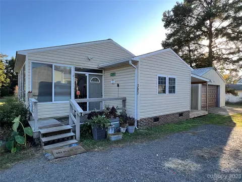 390 Stutts Rd, Mooresville, NC 28117