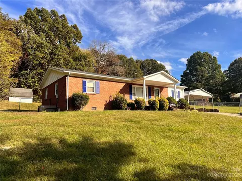 207 7th Ave, Conover, NC 28613 photo 2