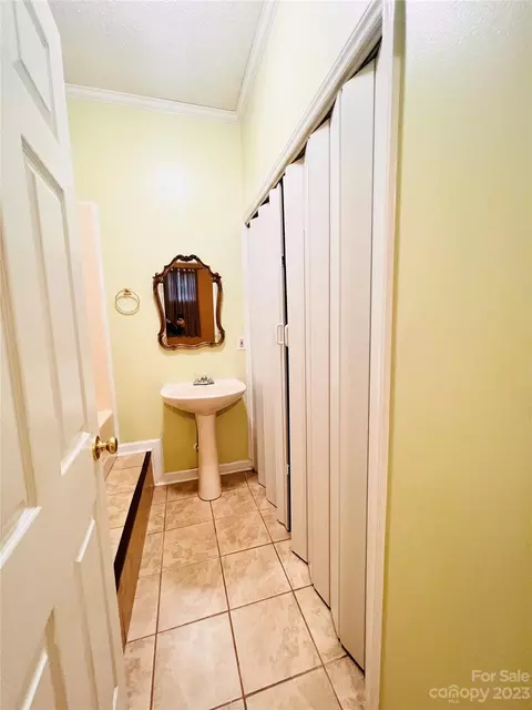 207 7th Ave, Conover, NC 28613 photo 8