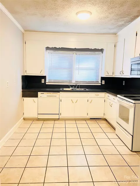 207 7th Ave, Conover, NC 28613 photo 10