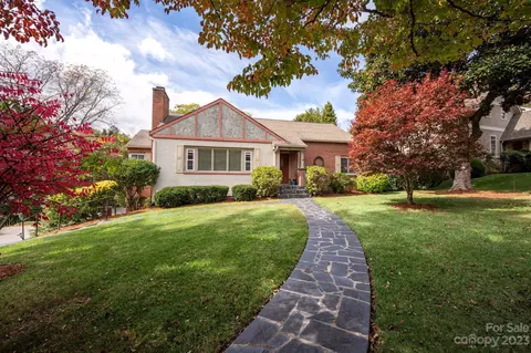 68 Edgelawn Rd, Asheville, NC 28804