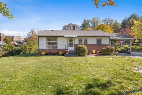 501 Altapass Hwy, Spruce Pine, NC 28777