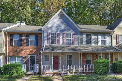 8135 Circle Tree Ln, Charlotte, NC 28277