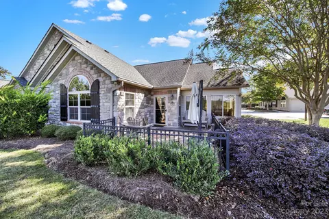 808 Ledgestone Ct, Tega Cay, SC 29708