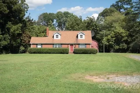 1728 W Sugar Creek Rd, Charlotte, NC 28262