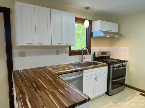 185 Spicewood Dr, Clyde, NC 28721 photo 9