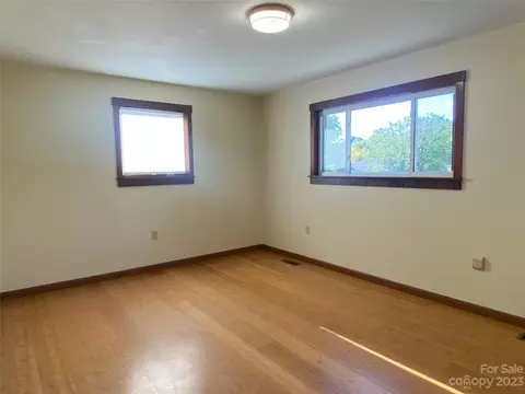 185 Spicewood Dr, Clyde, NC 28721 photo 5