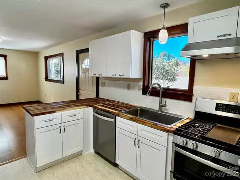 185 Spicewood Dr, Clyde, NC 28721 photo 12