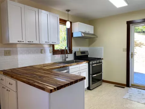 185 Spicewood Dr, Clyde, NC 28721 photo 8
