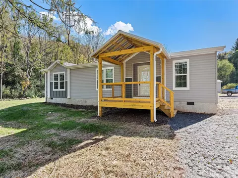 133 Brookside St, Clyde, NC 28721
