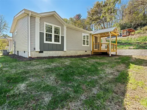 133 Brookside St, Clyde, NC 28721 photo 2