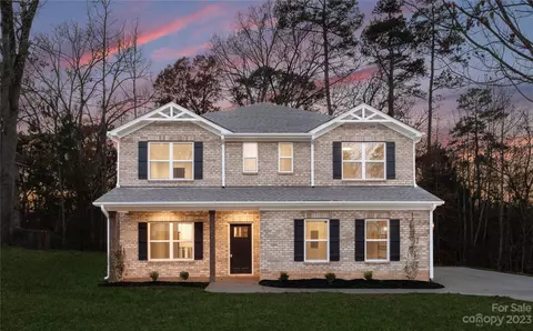 5825 Linden Ridge Ln, Charlotte, NC 28216