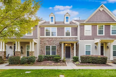 8307 Viewpoint Ln, Cornelius, NC 28031 photo 1