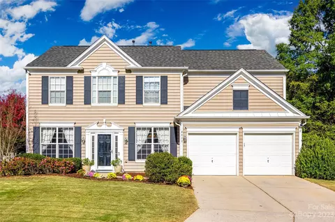 8422 Dennington Grove Ln, Charlotte, NC 28277