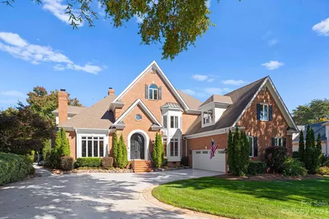 18714 Peninsula Cove Ln, Cornelius, NC 28031