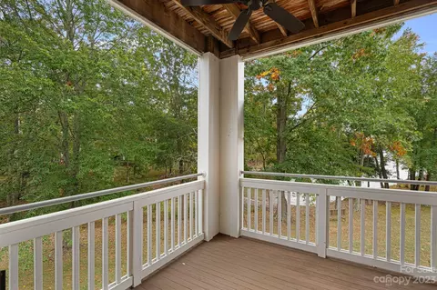 747 Peninsula Dr, Davidson, NC 28036 photo 3