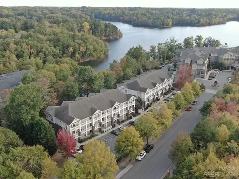 747 Peninsula Dr, Davidson, NC 28036