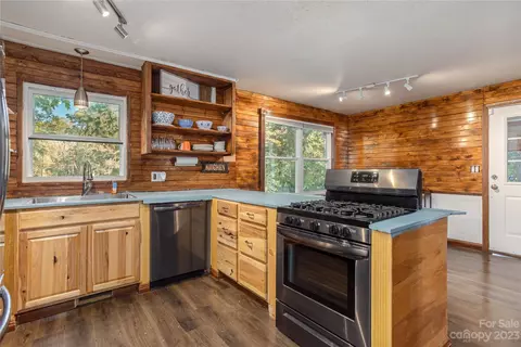 135 Markham Rd, Tryon, NC 28782 photo 5