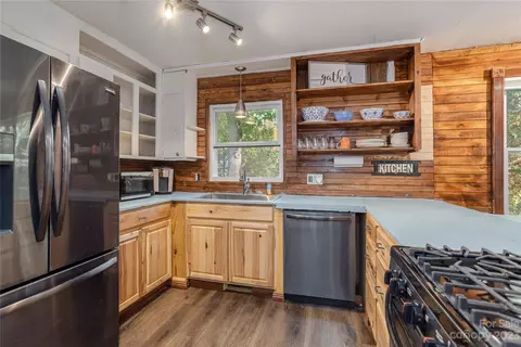 135 Markham Rd, Tryon, NC 28782 photo 6
