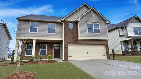 223 Thornberry Rd, Hendersonville, NC 28792