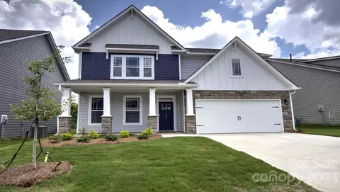 321 Fox Cove Rd, Hendersonville, NC 28792