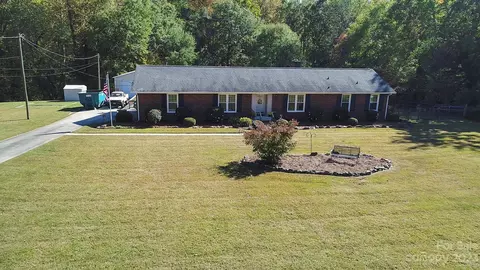 125 Devine St, Stanley, NC 28164 photo 4