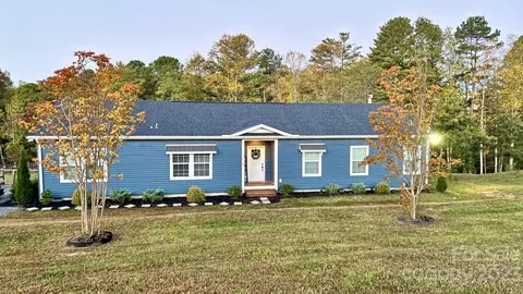 355 Twin Lakes Dr, Flat Rock, NC 28731