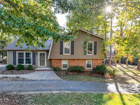 200 Gatewood Ln, Matthews, NC 28104
